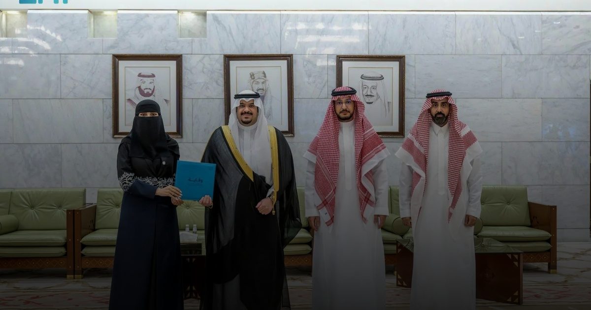 نائب أمير منطقة الرياض يستقبل المدير التنفيذي لفرع القطاع الأوسط بهيئة الصحة العامة