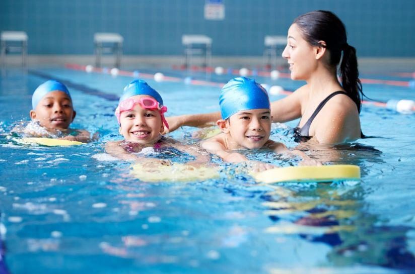 السباحة: الرياضة المثلى لتعزيز الصحة النفسية والبدنية