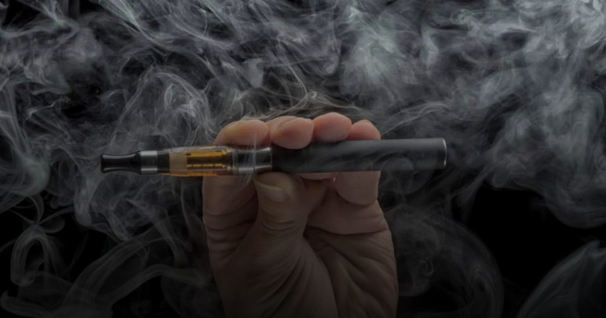 دراسة تحذيرية: بخار السجائر الإلكترونية يُولّد سُموماً خفية تُضرّ بخلايا الرئة