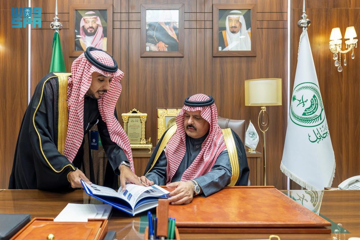 أمير حائل يستقبل مدير فرع وزارة الصحة والرئيس التنفيذي للتجمع الصحي