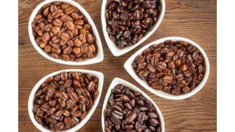 لعشاق  القهوة.. أيهما أفضل لصحتك البن الفاتح أم الغامق؟