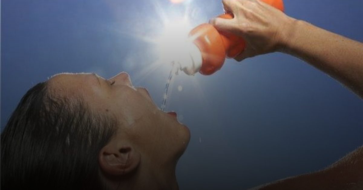 أثناء الصيف.. علامات تدل على إصابتك بالجفاف في الطقس الحار
