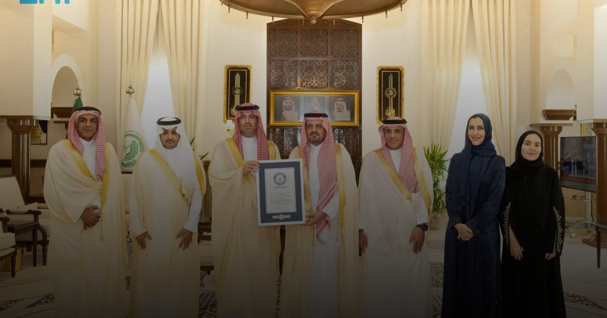 نائب أمير مكة يتسلم شهادة الإنجاز العالمي للابتكار الصحي في الحج والعمرة