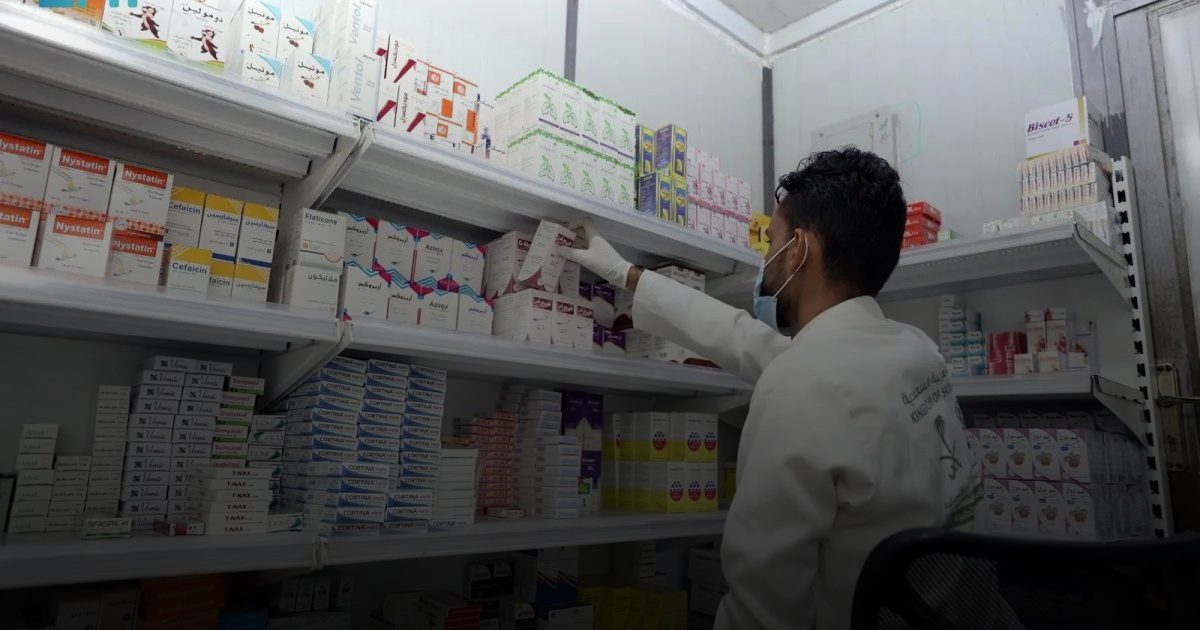 عيادات "مركز الملك سلمان" المتنقلة تغيث المئات في مديرية عبس