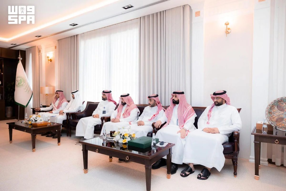 محافظ حفر الباطن يستقبل رئيس المجلس التأسيسي للقطاع الشرقي والرئيس التنفيذي لشركة الصحة القابضة