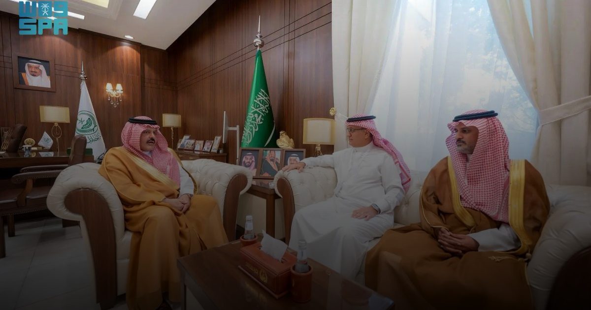 أمير حائل يستقبل فريقًا طبيًّا من مستشفى الملك فيصل التخصصي