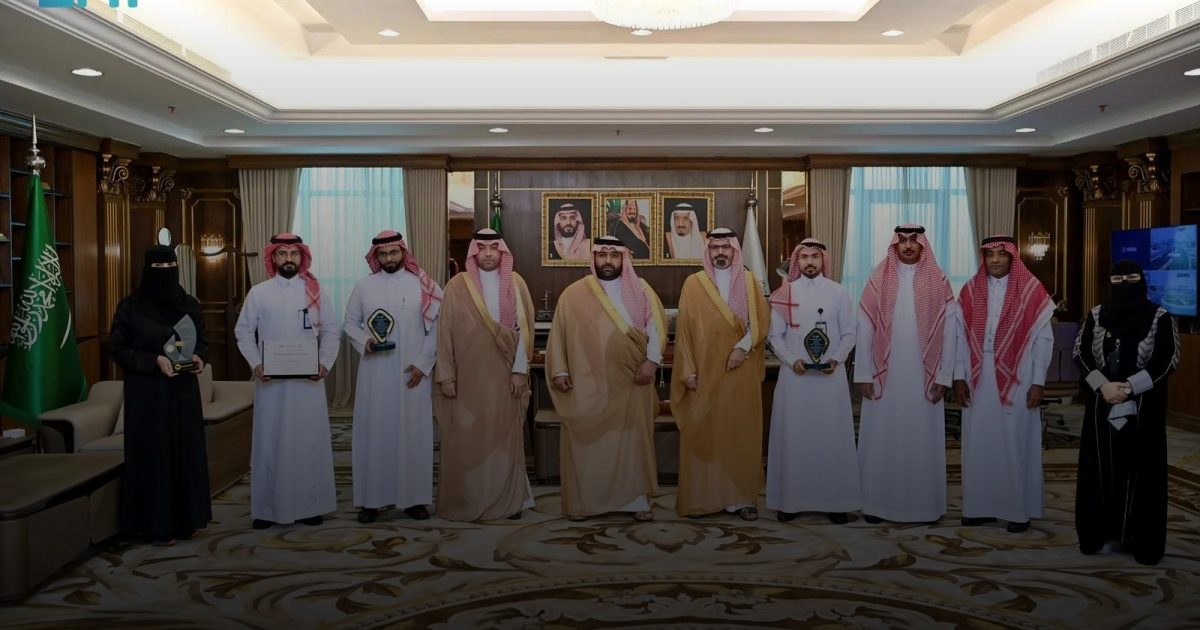 أمير منطقة جازان يستقبل الرئيس التنفيذي لتجمع جازان الصحي والفائزين بجوائز محلية ودولية