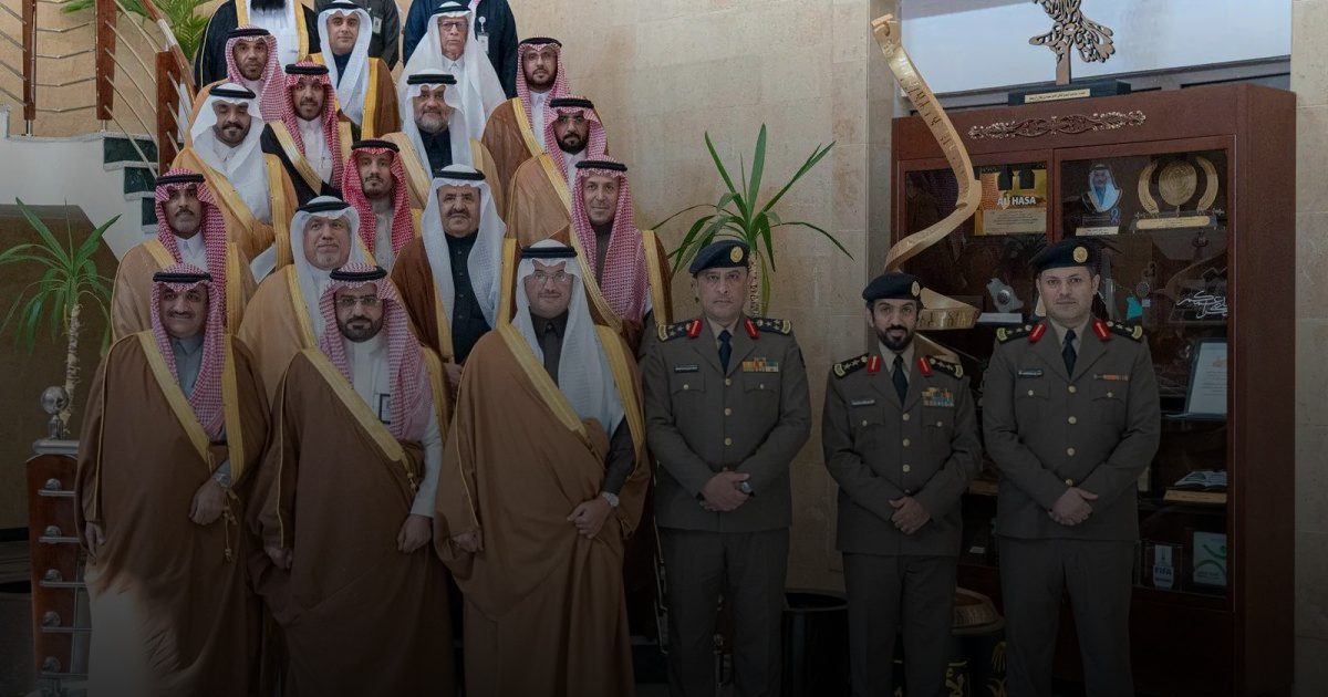 محافظ الأحساء يرأس اجتماع برنامج المدن الصحية ويدشّن هويته الجديدة