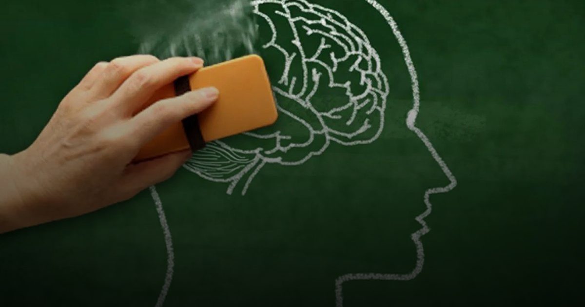 النسيان قد يكون خطيراً ومقلقاً مع تكرار بعض الأسئلة