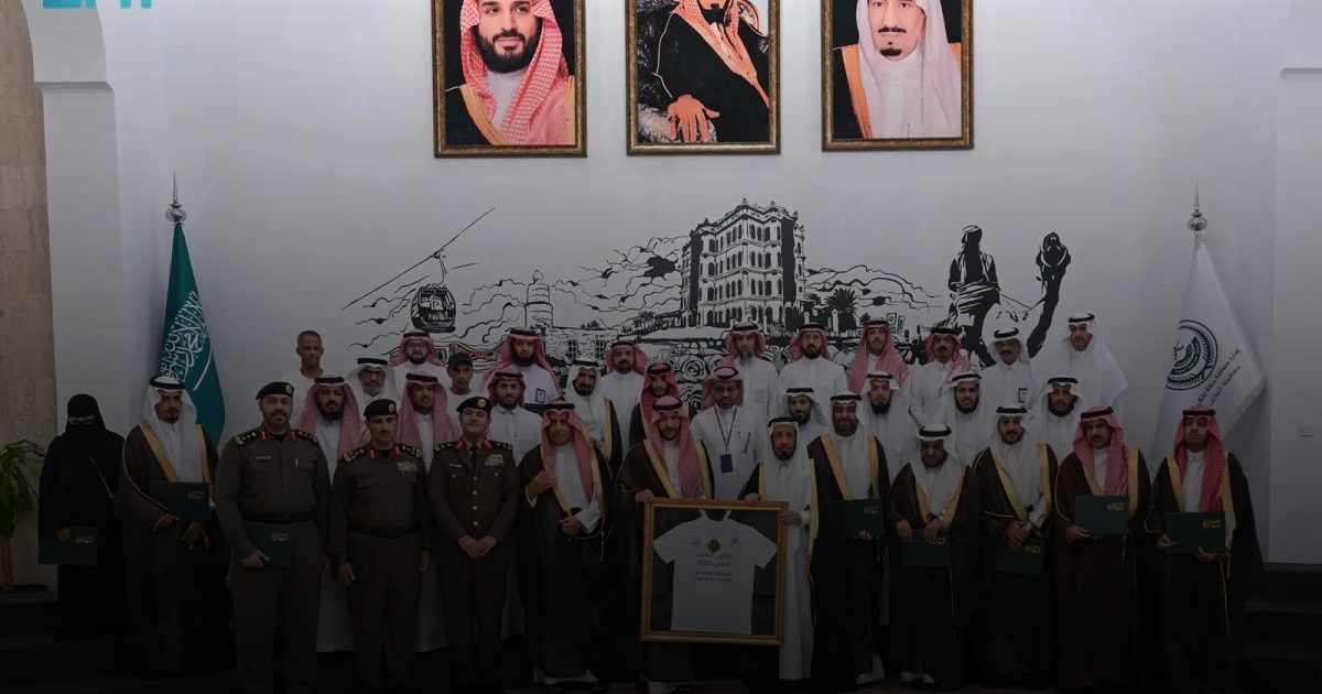 محافظ الطائف يكرّم الجهات المشاركة في ماراثون الطائف الصحي الأول