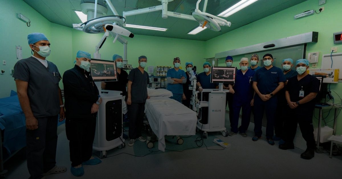 استبدال مفصل الركبة باستخدام أحدث تقنيات الروبوت: دقة متناهية، سرعة في التعافي، وكفاءة في الحركة