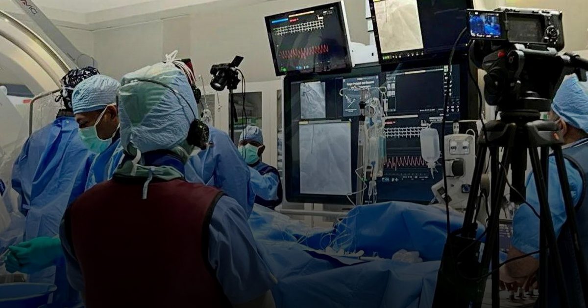 بث مباشر من مدينة الملك عبدالله الطبية لعملية قسطرة قلبية لانسداد في الشريان التاجي