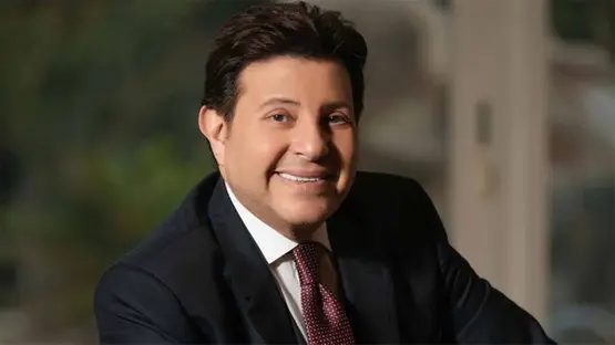 نزيف القولون: الكشف عن محنة الفنان هاني شاكر الصحية