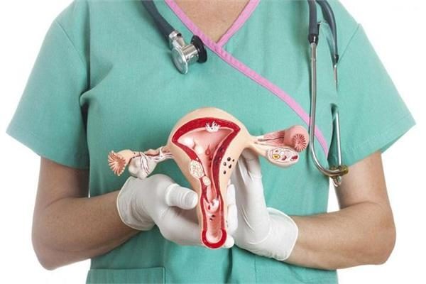 علامات صامتة لسرطان الرحم.. احذريها بعد سن الأربعين