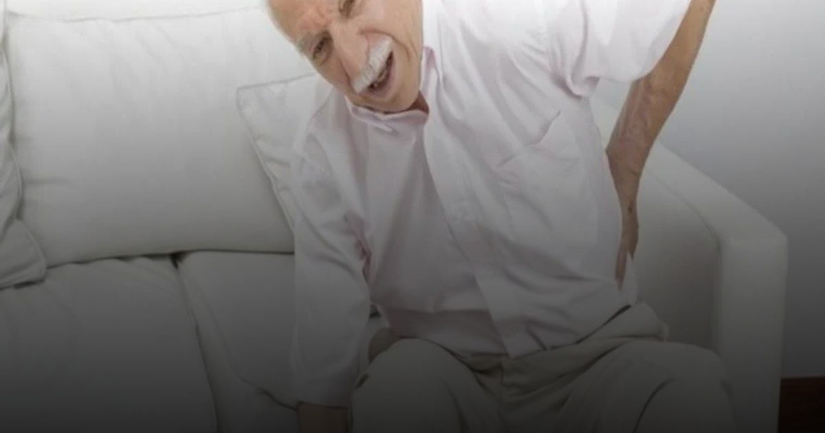 الوخز بالإبر.. حل فعال وطبيعي لآلام الظهر المزمنة