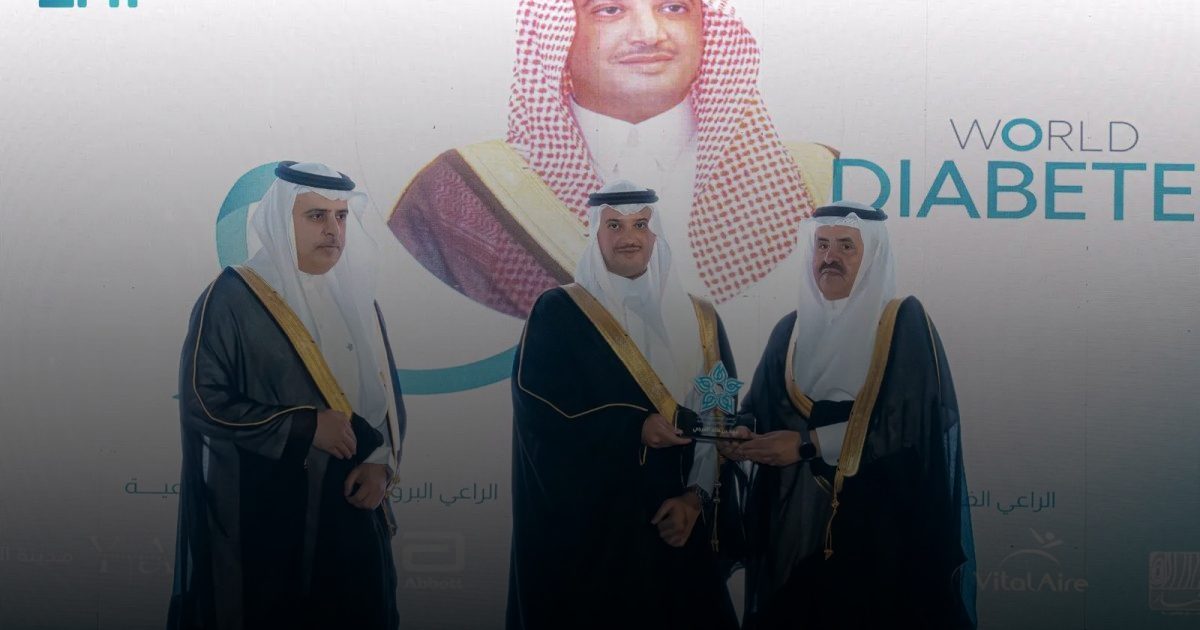 مُحافظ الأحساء يطَّلع على إنجازات التجمع الصحي ويشيد بجهوده في تعزيز الصحة السكانية