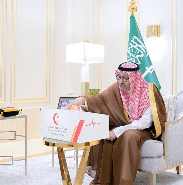 أمير الباحة يدشّن مشروعاً لإنقاذ الأرواح في الحالات الطارئة