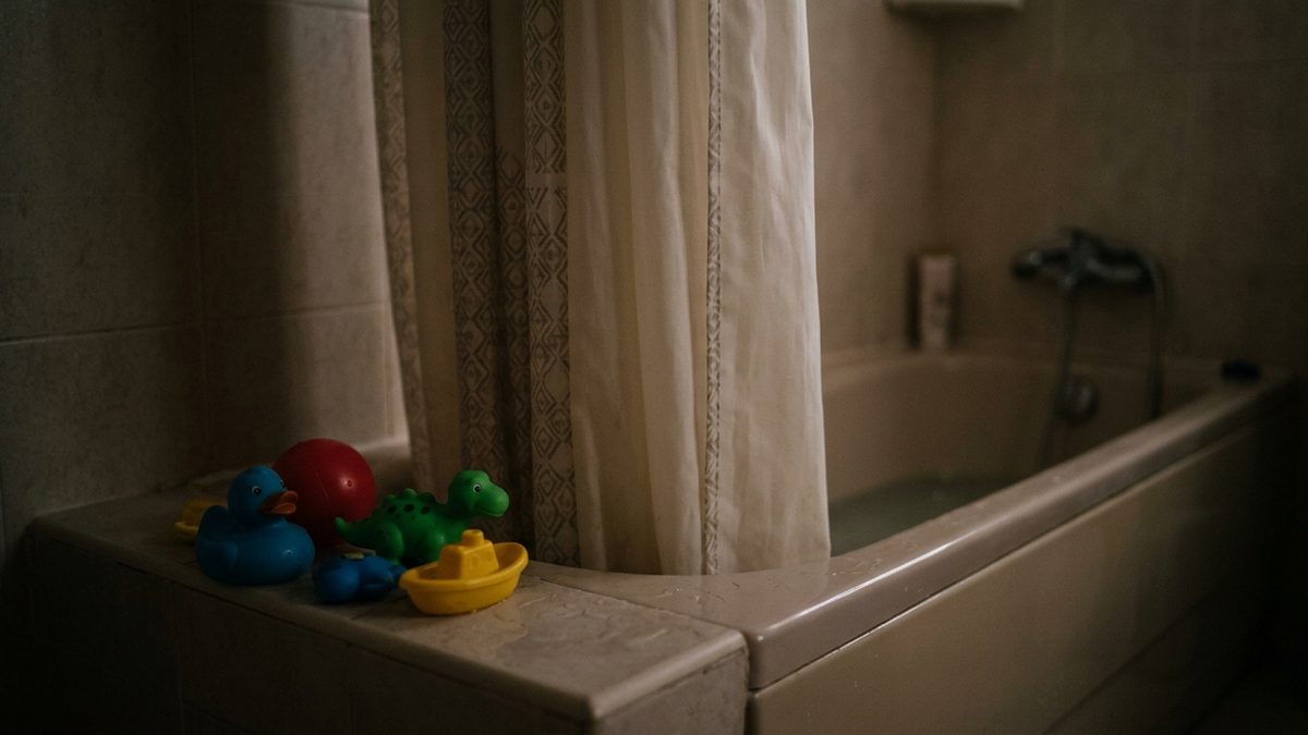 ستائر الحمام البلاستيكية: قنابل كيميائية مدمرة لصحة الأطفال!