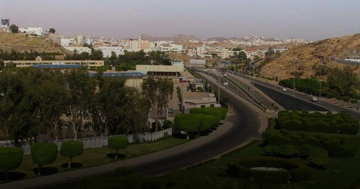 محافظ الطائف يطلع على التقرير الصحي لجمعية أصدقاء المرضى