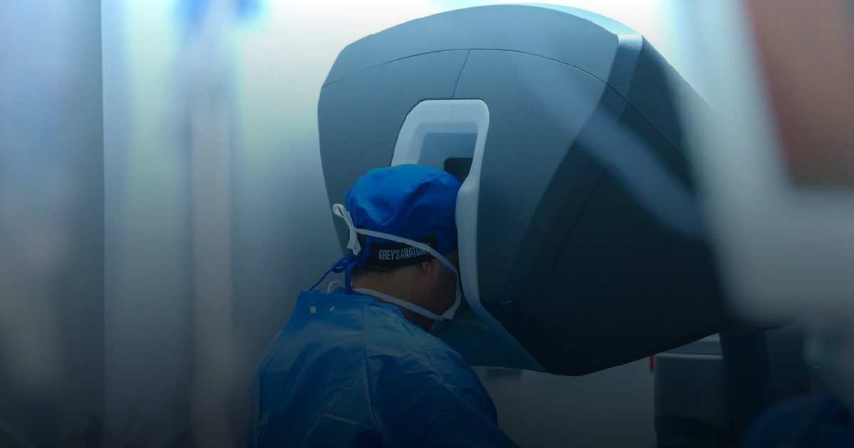 الأولى عالمياً وبمساعدة الروبوت..  "التخصصي" يزرع مضختين صناعيتين لدعم بطيني القلب