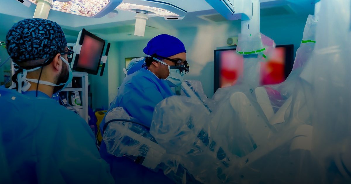 "التخصصي" يعيد تعريف الجراحة الروبوتية بأول زراعة قلب وكبد روبوتية عالمياً