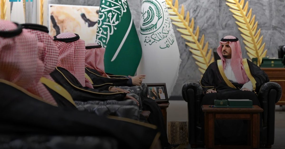 مُحافظ الطائف يستقبل مؤسس مركز "رشد" للتأهيل من الإدمان ويطّلع على التقرير السنوي