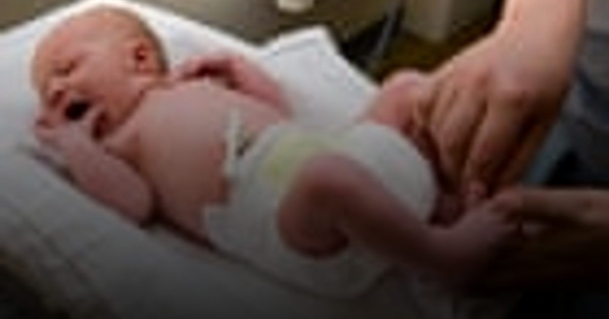 أزمة خدمات الولادة بـ NHS: تقرير يكشف الأسباب