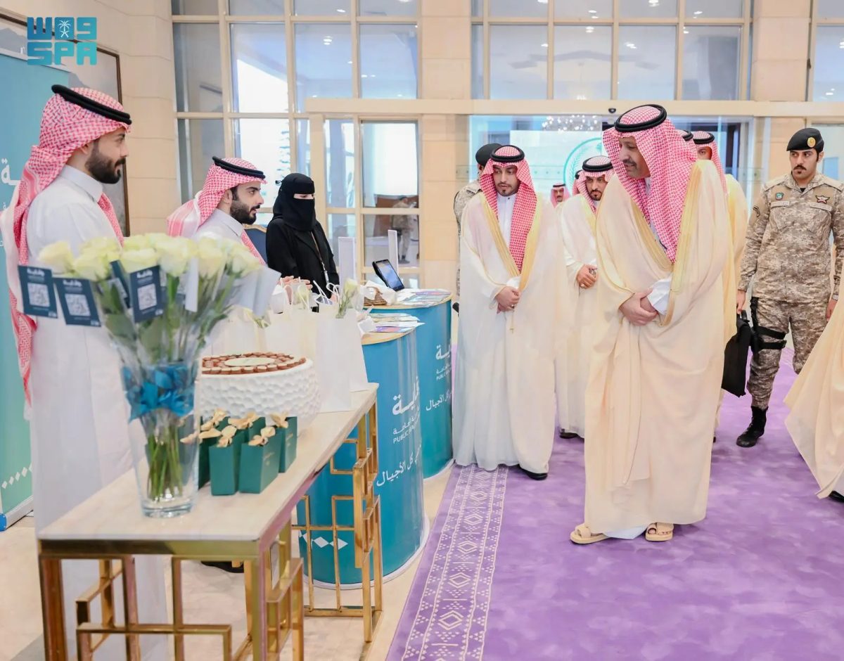 أمير الباحة يدشّن فعاليات الأسبوع العالمي للتحصينات 2026