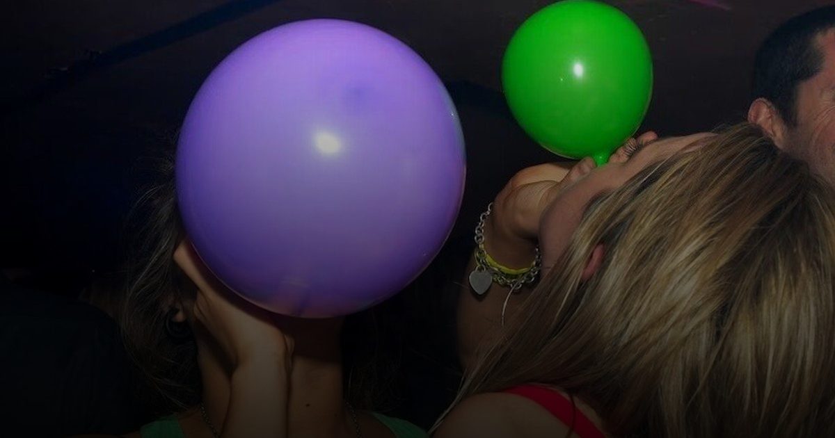 نشوة عابرة.. ألمانيا تتحرك لمحاصرة "فخ" غاز الضحك