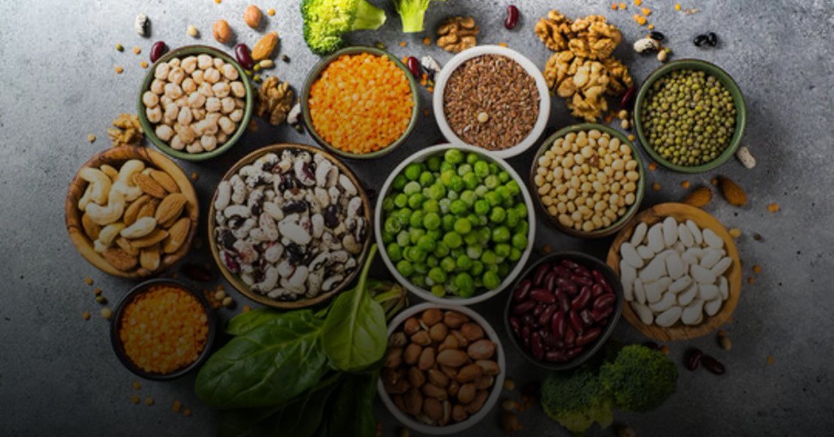 للسيطرة على سكر الدم.. خيارات خفيفة تحقق التوازن من المكسرات إلى الخضروات والبروتين