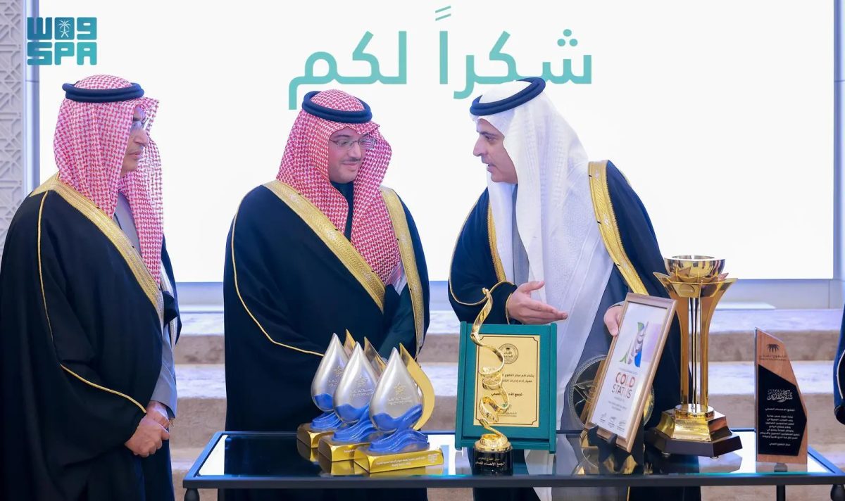 محافظ الأحساء يطّلع على إنجازات تجمّع الأحساء الصحي لعام 2024