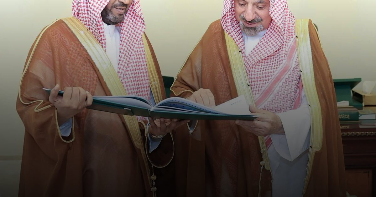 أمير نجران يستعرض تقرير مبادرة "إجازتنا وقاية"