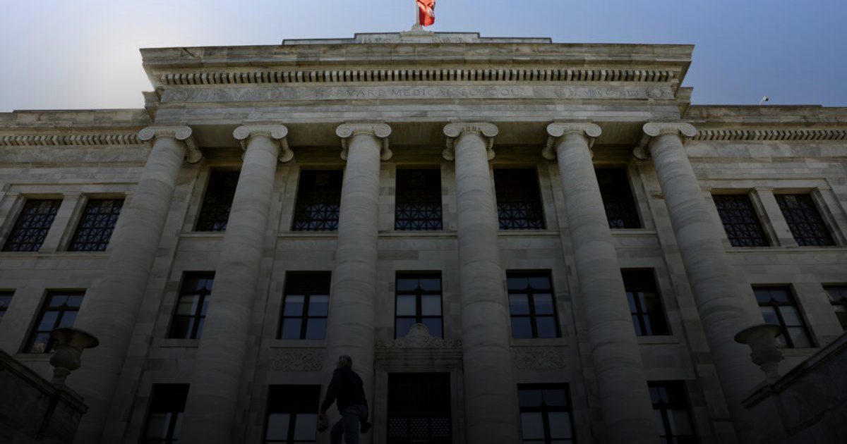 وثائق: إبستين ومشروع جيني بعد وفاته