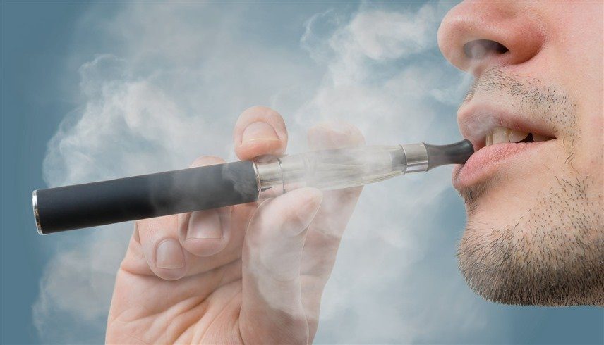 تحذير للمدخنين .. "الفيب" تؤثر سلباً على حاسة التذوق ورائحة فم كريهة