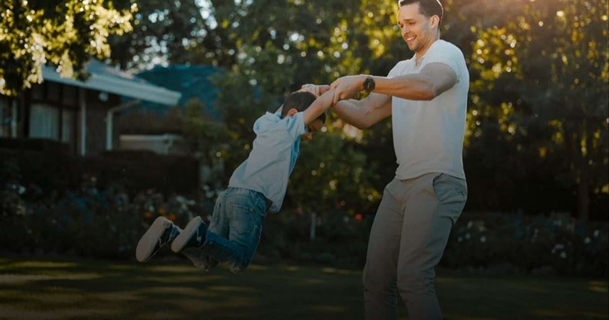 اكتئاب الأب يؤثر على سلوك الطفل لسنوات