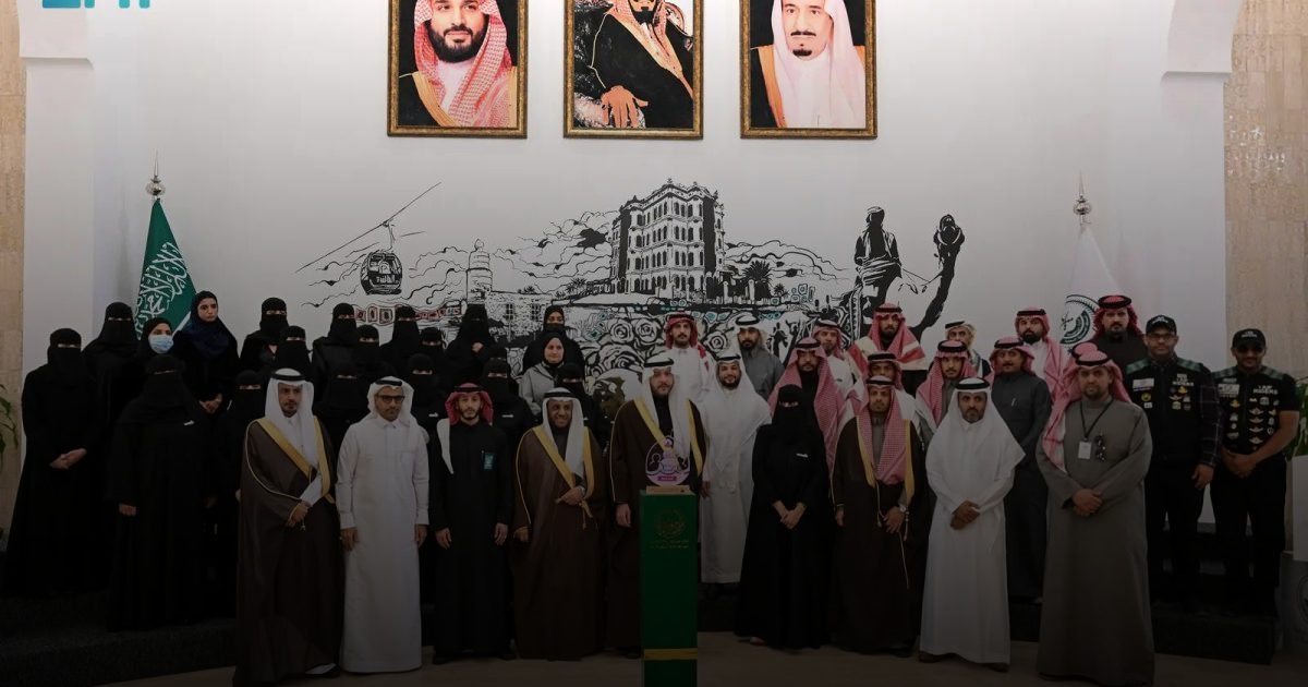 مُحافظ الطائف يكرّم الجهات المشاركة في فعاليات سرطان الثدي