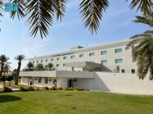 مستشفى الرس يعيد الأمل لطفل فقد القدرة على الحركة