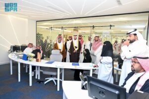 محافظ الطائف يطلع على المشاريع التطويرية لتخصصي الطائف