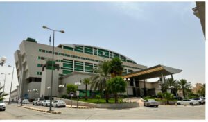 علاج حالة نادرة تعاني من السمنة المفرطة وانعكاس الأحشاء بمركزي بريدة