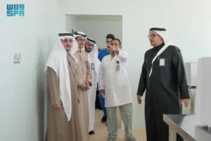 رئيس جامعة الباحة يفتتح 14 عيادة تعليمية وعلاجية بكلية طب الأسنان
