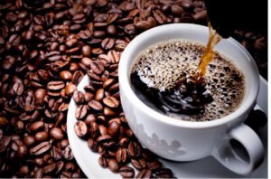 دراسة: تناول أكثر من 4 أكواب من القهوة يومياً يقلل خطر الإصابة بسرطانات الرأس والعنق بنسبة 17%