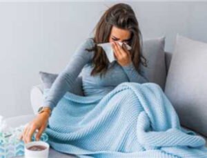 كورونا يتحول: أعراض شبيهة بنزلات البرد وأحدث التطورات