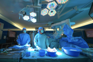 “التخصصي” يعالج شابًا بزراعة بنكرياس باستخدام الروبوت