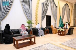 محافظ الطائف يلتقي فريق برنامج المدن الصحية