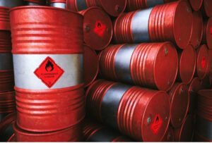 تحذير: تخزين المواد القابلة للاحتراق في المخارج والسلالم يهدد السلامة العامة