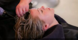 تحذير أمريكي.. علاج الشعر في الصالونات قد يصيبك بالسرطان