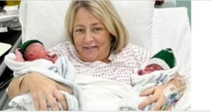 امرأة تنجب توأماً بعد عملية إزالة قناة فالوب والمبيض