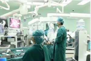 قمر صناعي يقود الجراحة.. الصين تحدث ثورة في الطب عن بُعد