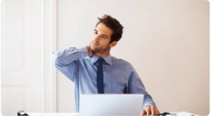 الجلوس الطويل يهدد صحة الأمعاء والجهاز الهضمي