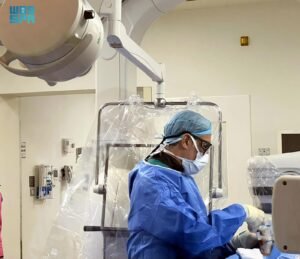 مستشفى الملك فهد الجامعي يحقق إنجازًا طبيًا رائدًا في عمليات توسيع الشرايين الرئوية بالبالون